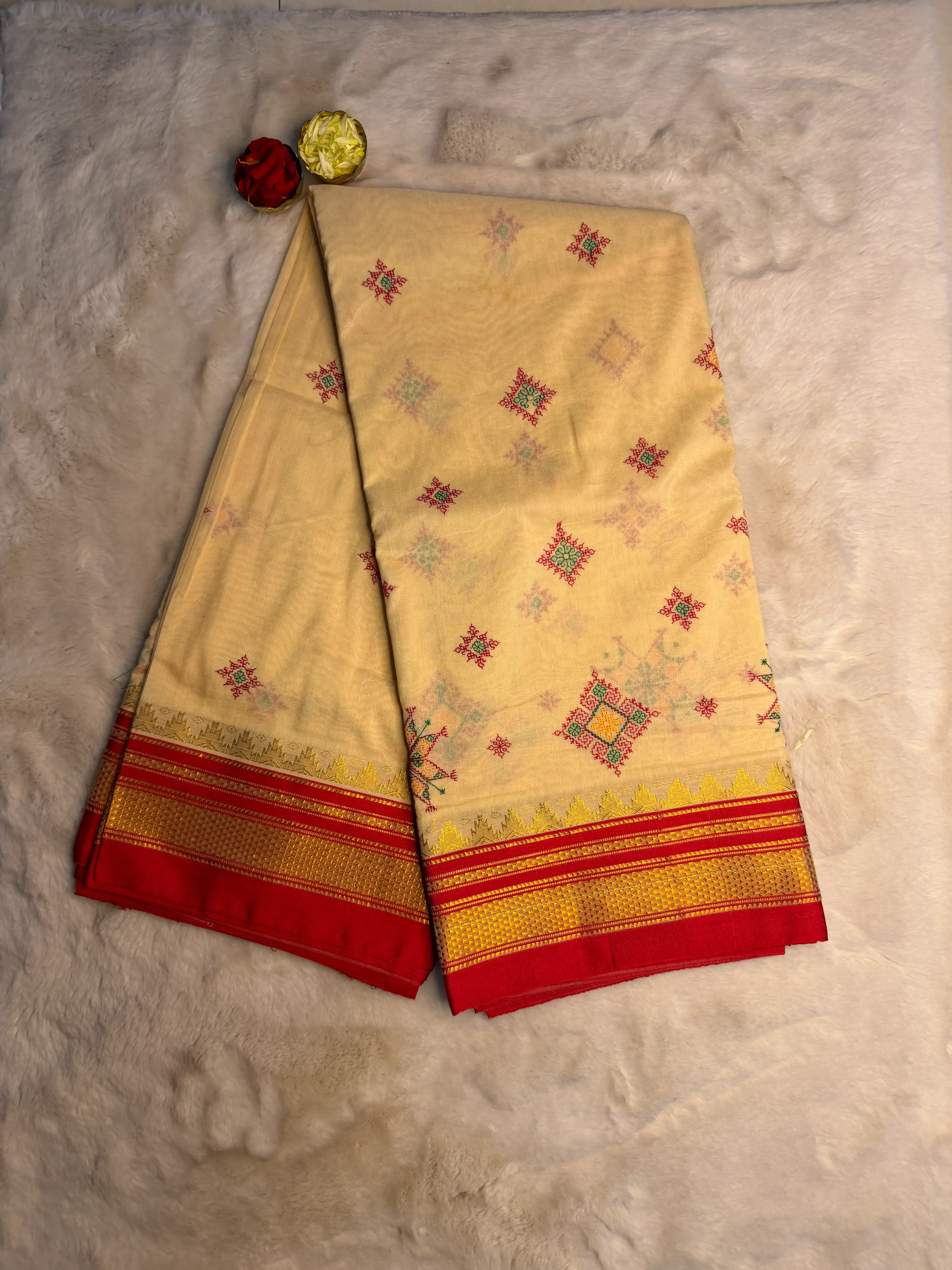 Ilakal Beige Kasuthi work saree