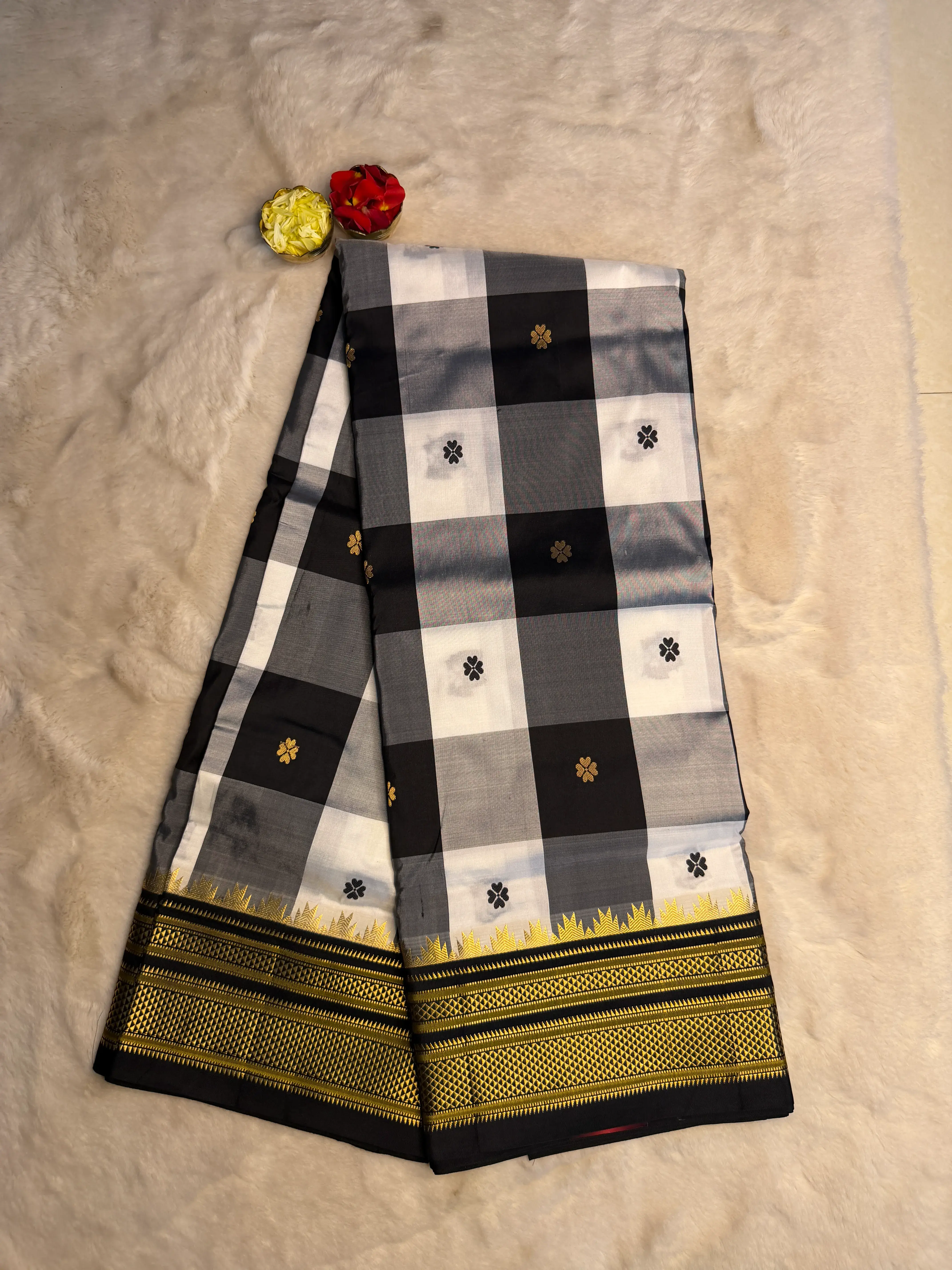 Ilakal Traditional Black and White Checks pattern Silk saree