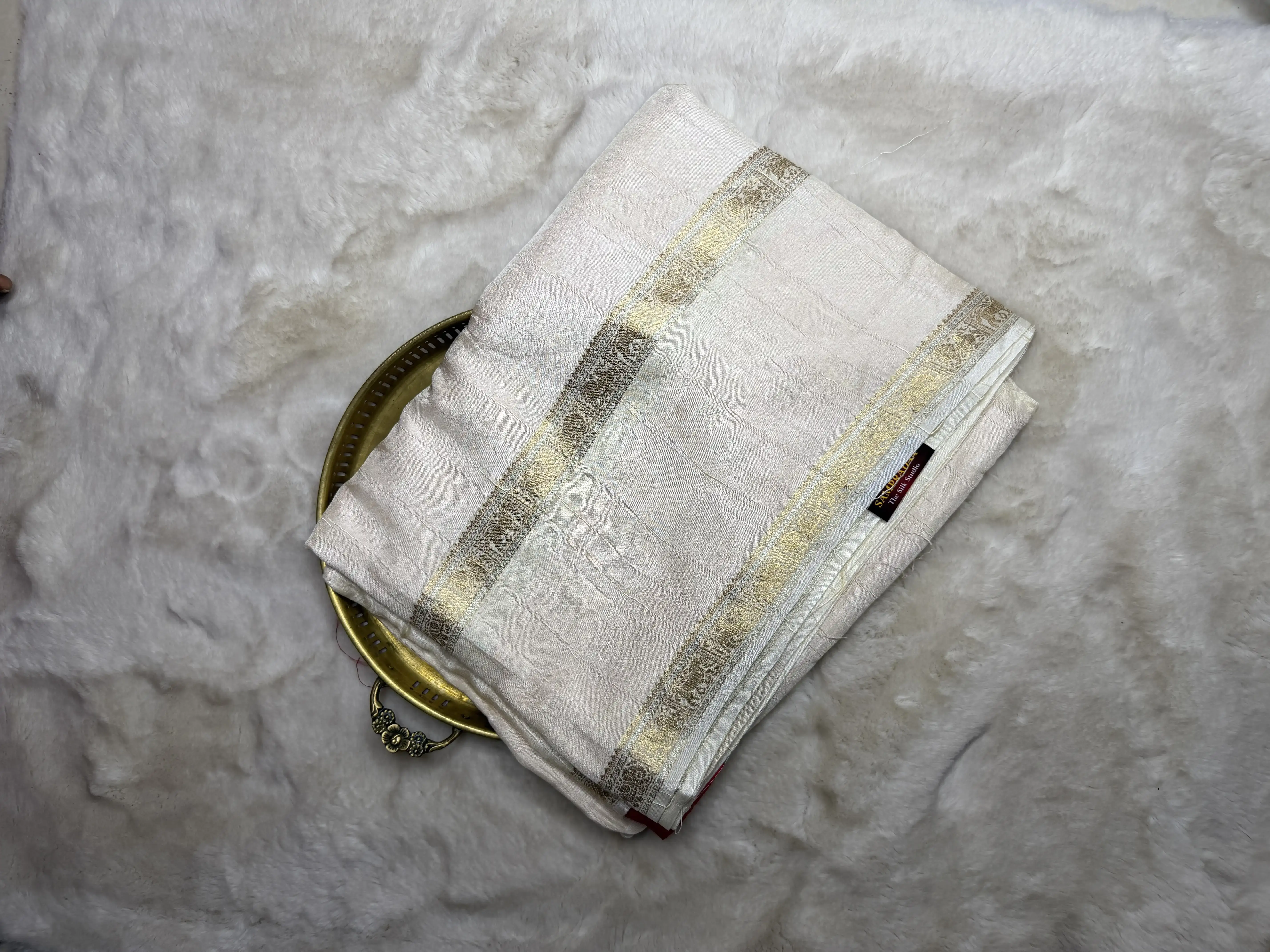 Half White bentex border with contrast red blouse semi crepe saree