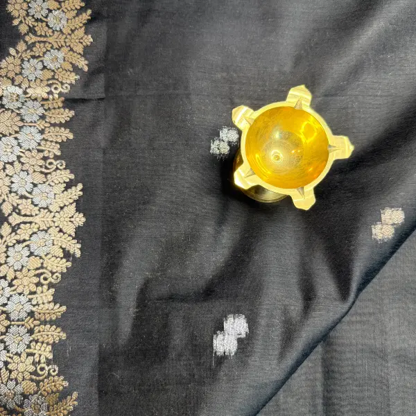 Black Lehariya border Semi Benaras Saree