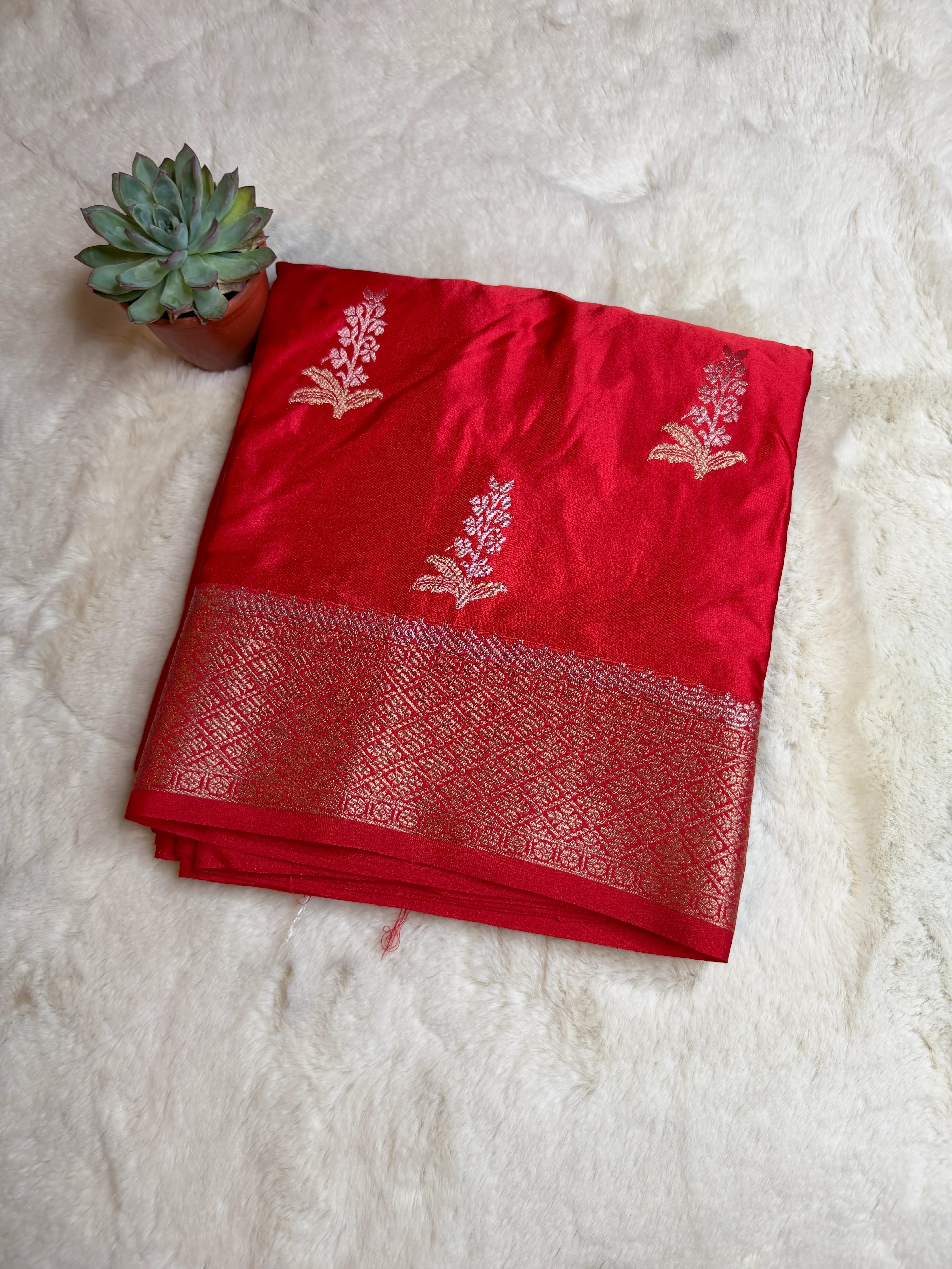 Maroon with rich border and pallu semi crepe saree