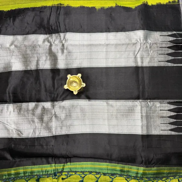 Ilakal Parrot Green with Black contrast Border