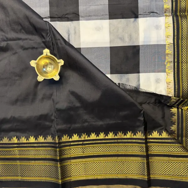 Ilakal Traditional Black and White Checks pattern Silk saree