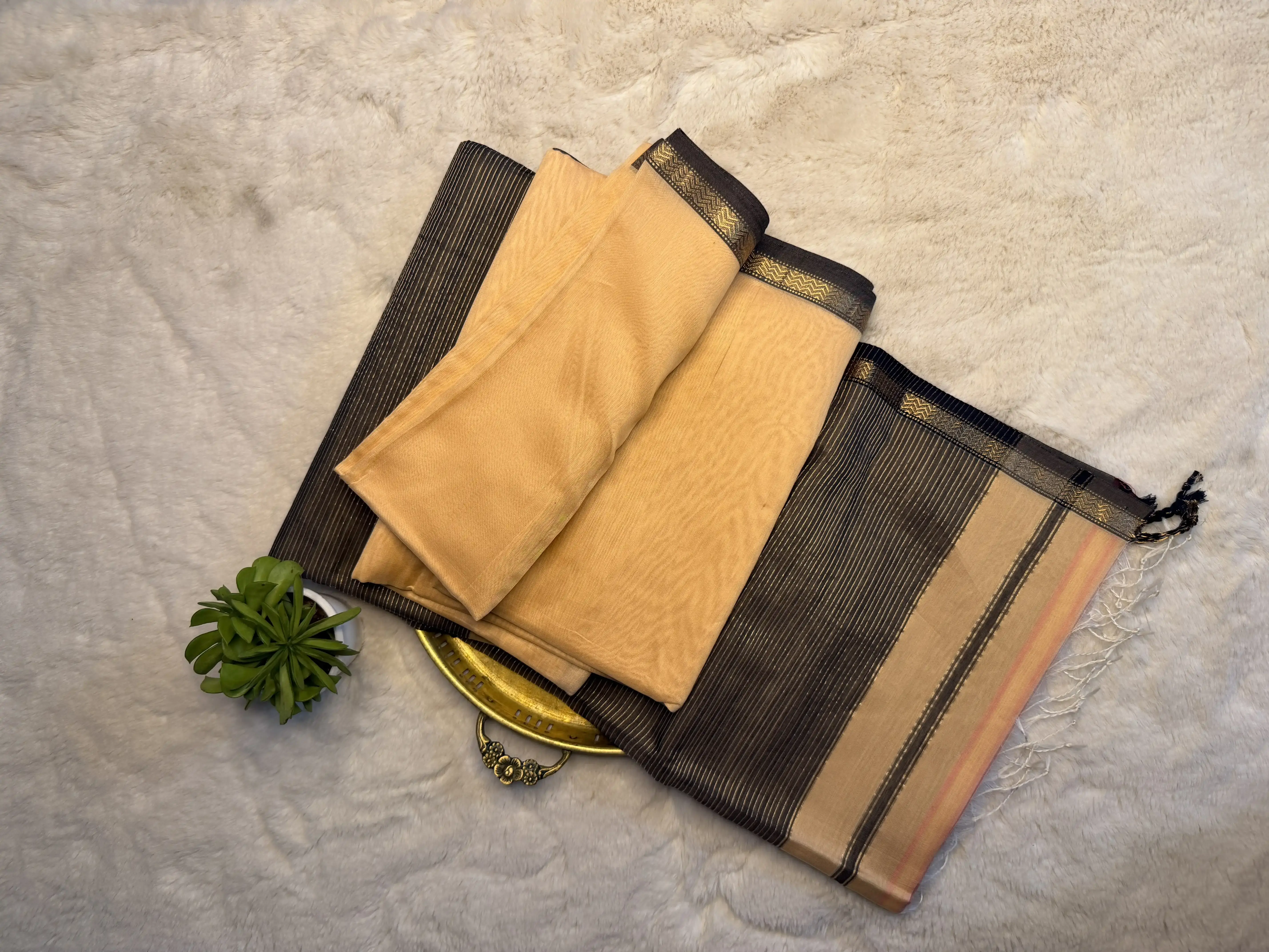 Beige & Black Maheshwari Silk Cotton Saree