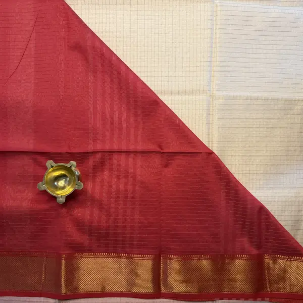 White & Red Microchecks Maheshwari Silk Cotton Saree